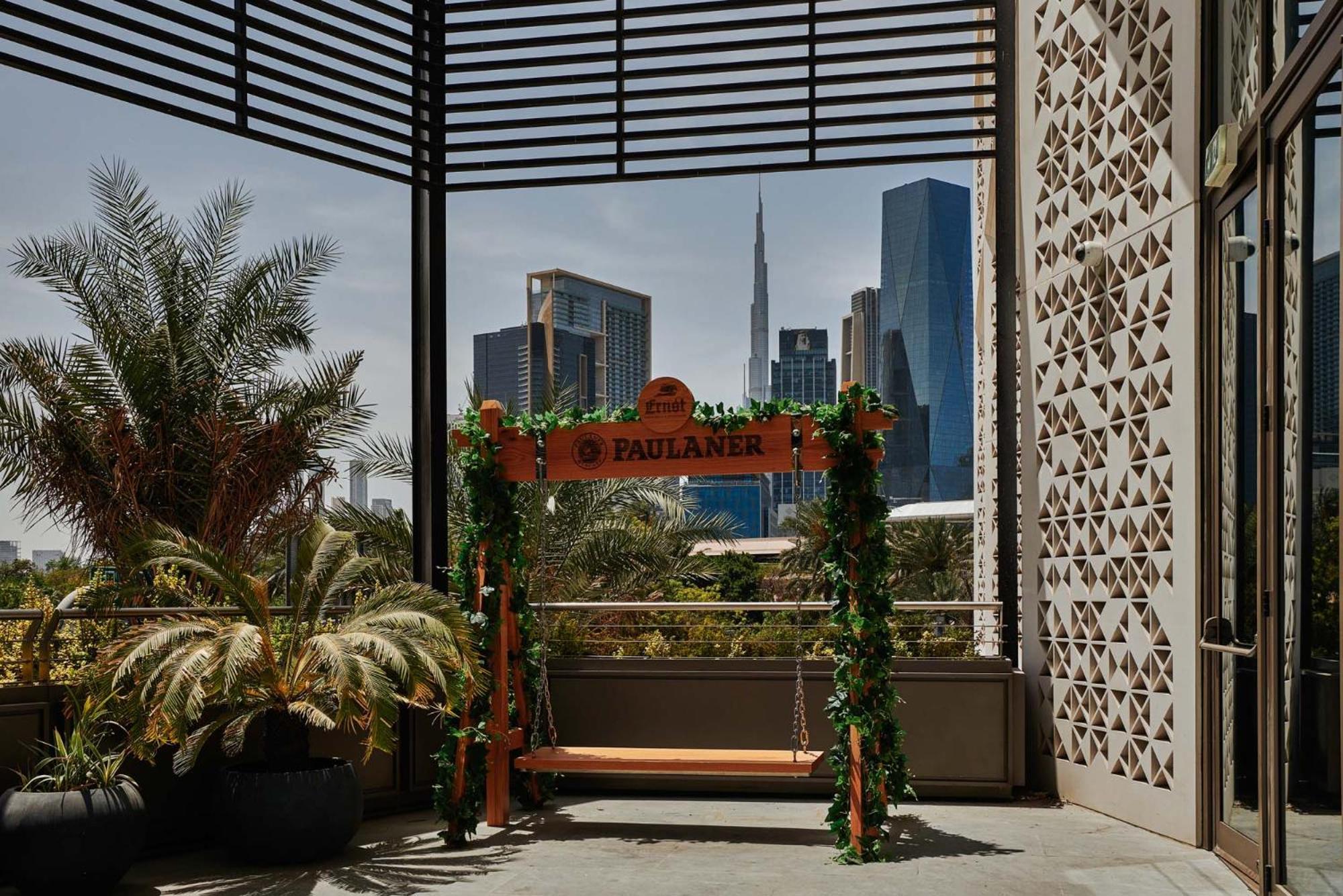 25Hours Hotel Dubai One Central Exterior foto The swing at the top of the building