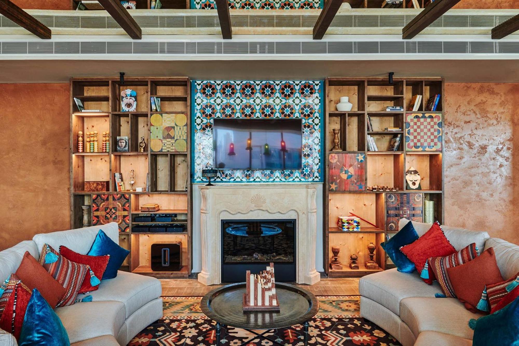 25Hours Hotel Dubai One Central Exterior foto The living room of a suite at the Ritz-Carlton, DIFC